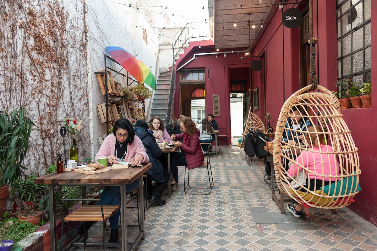 Villa Crespo es uno de los barrios que están impulsando el cambio de hábitos con espacios más innovadores, pero a la vez sencillos y de cercanía