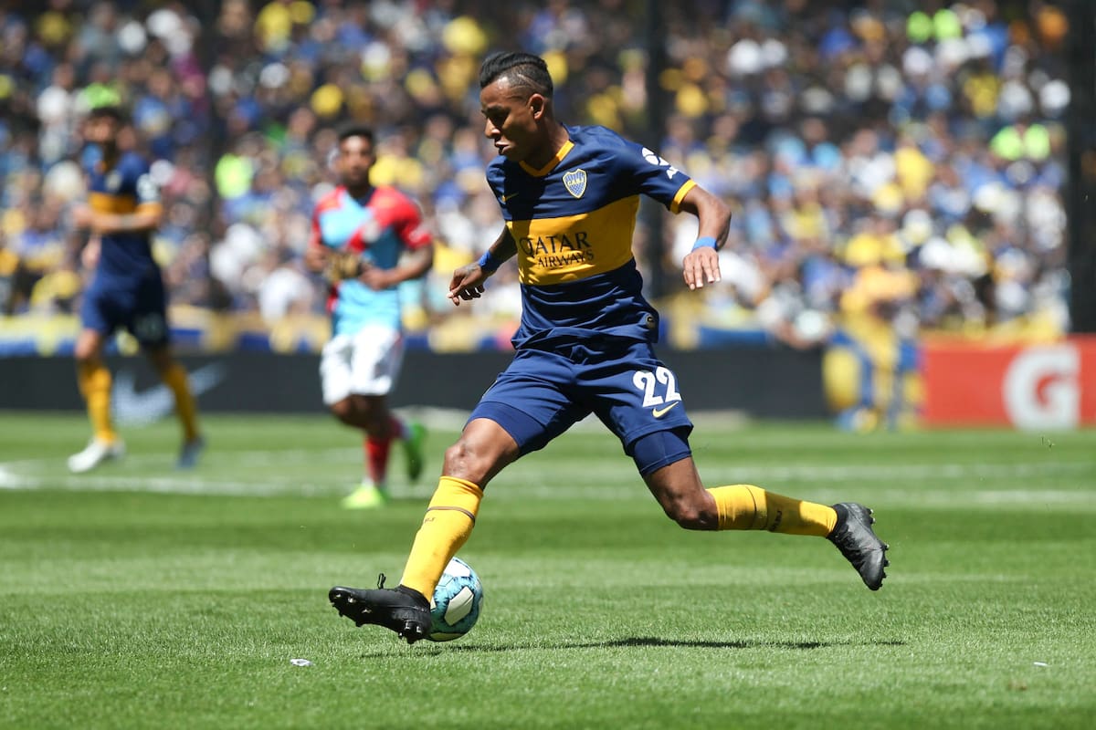 Villa en acción, con la camiseta de Boca. El futbolista fue denunciado por su pareja