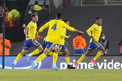 Villa encabeza el festejo tras anotar el único gol de la noche en el Monumental; Boca sumó tres puntos muy valiosos