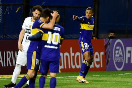 Villa le dedica su gol a Fabra, autor de la asistencia en el 2 a 0