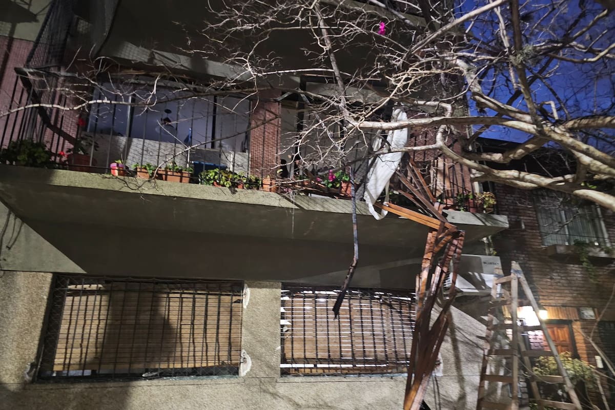 Villa Pueyrredón: fuerte explosión de una cocina provocó destrozos en un edificio y dejó al menos seis heridos