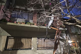 Villa Pueyrredón: una cocina explotó por acumulación de gas, provocó destrozos en un edificio y dejó seis heridos