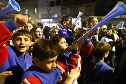 Villa Urquiza se llenó de vuvuzelas