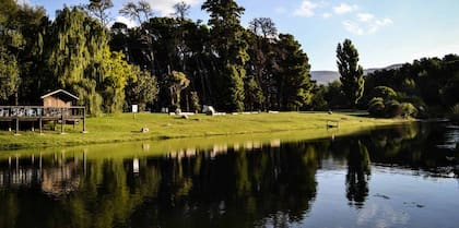 Villa Ventana combina calles de tierra, bosques, cabañas y está rodeada por los Arroyos “Belisario” y “De las Piedras”, a los que se puede acceder fácilmente