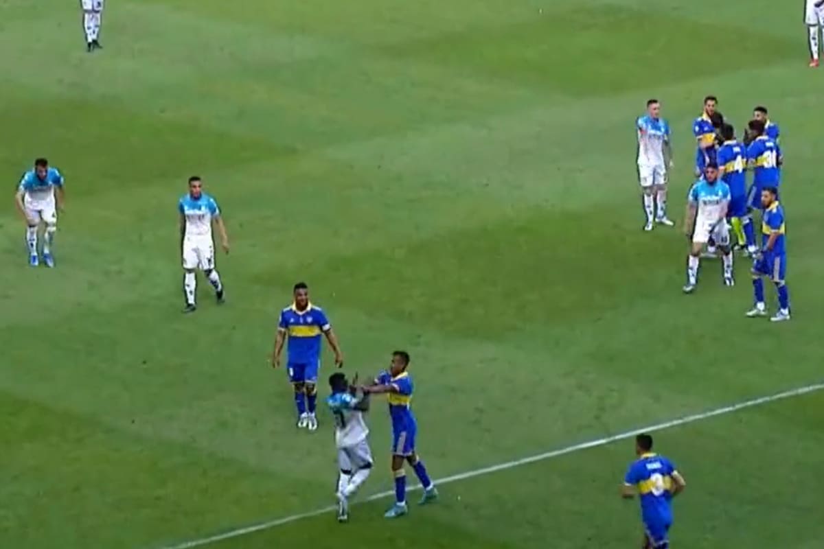 Villa y Carbonero se trenzaron en una pelea y se fueron expulsados