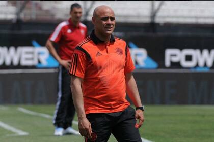 Villalba, entrenador de la reserva, será quien viaje a Córdoba para el amistoso