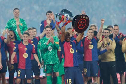 Villarreal frena celebraciones del título del Barcelona; Mbappé anota de nuevo para el Madrid