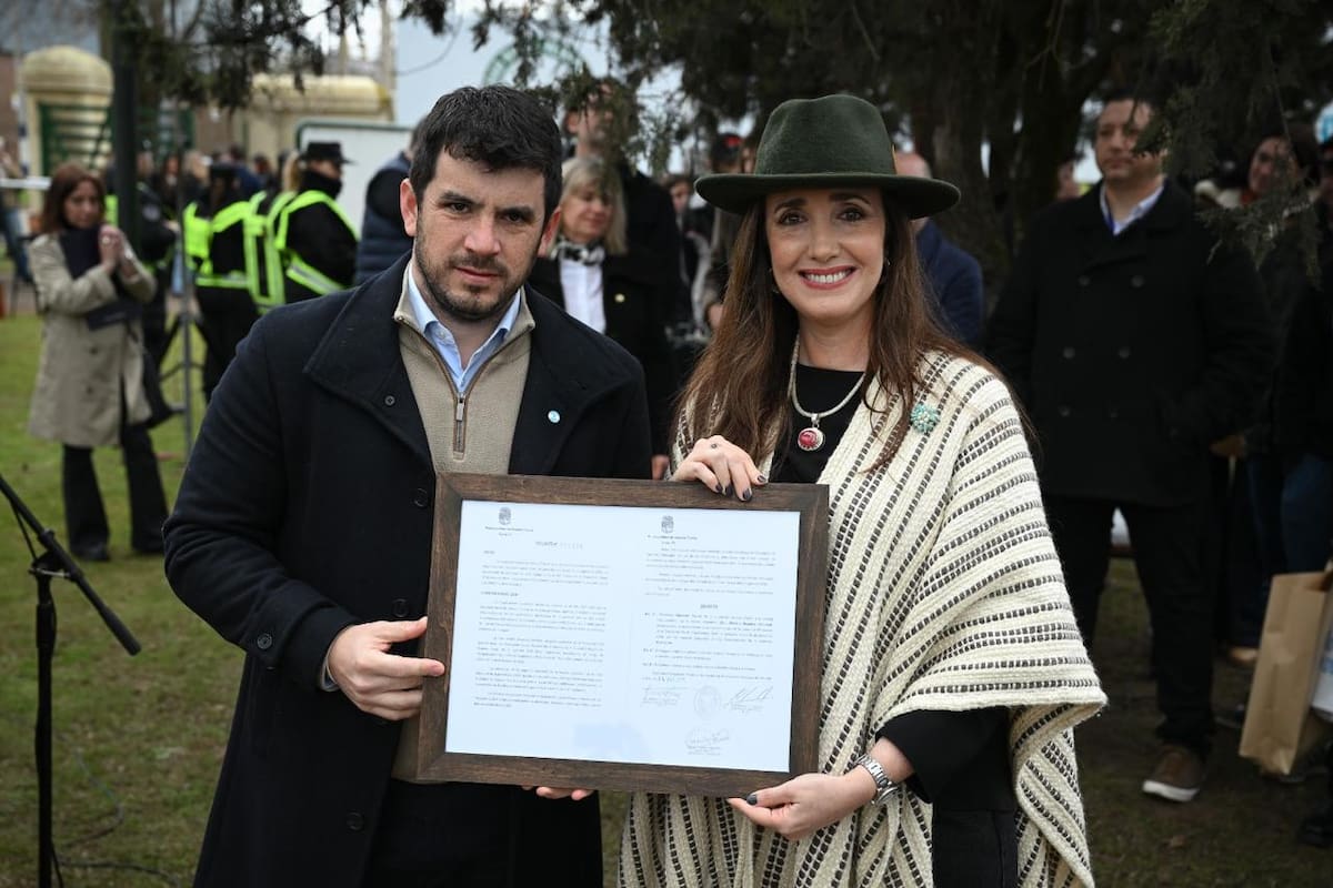 Villarruel, junto al presidente de la UCR, Leonel Chiarella