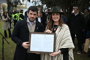 Villarruel se mostró con el presidente de la UCR y deslizó críticas al Gobierno