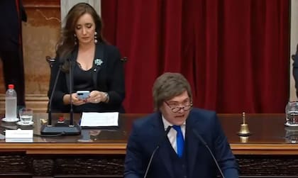 Villarruel usó su celular durante el discurso de Milei en la Asamblea Legislativa