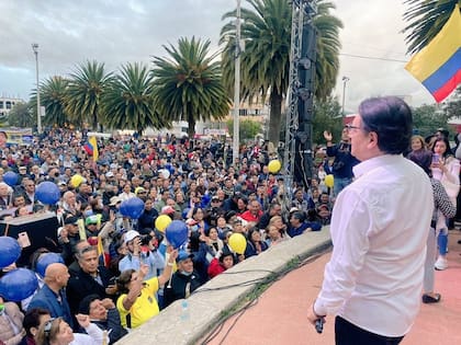 Villavicencio en un acto de campaña