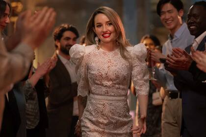 Vinagre de manzana, una creación de Samantha Strauss, inspirada en la moda de influencers y emprendedores que se revelan luego como estafadores