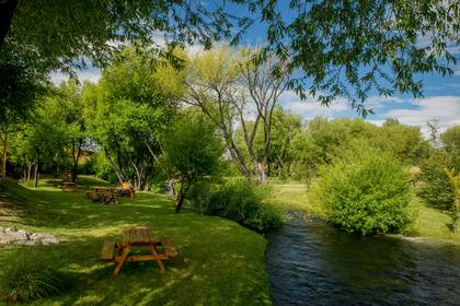 El arroyo Nant y Fall atraviesa una franja de 500 metros de la chacra