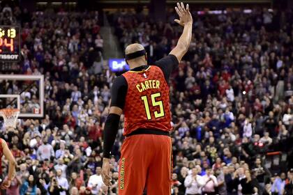 Vince Carter es ovacionado por los fanáticos de Toronto Raptors