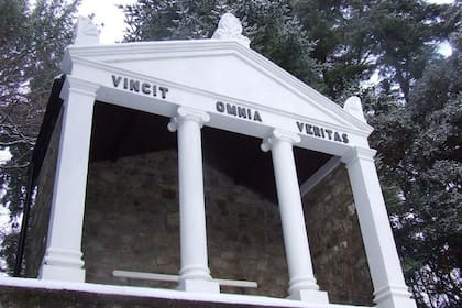 Vincit omnia veritas es una frase en latín que volvió a popularizarse en redes sociales