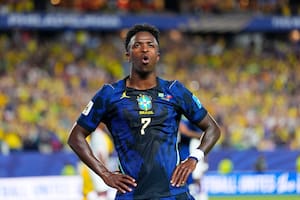 EE.UU. se clasificó a los 16vos de final, Brasil goleó a Haití 3-0 y Paraguay se impuso ante Turquía