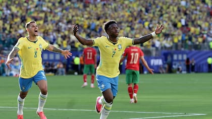 Vinicius Junior, de la selección de Brasil, festeja su gol en el primer tiempo del partido del Mundial ante Marruecos, el sábado 13 de junio de 2026 en East Rutherford, Nueva Jersey