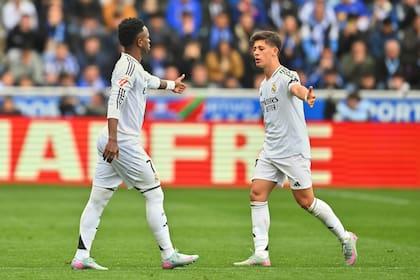 Vinicius Junior y Arda Güler; Real Madrid busca este martes los cuartos de final del Mundial de Clubes