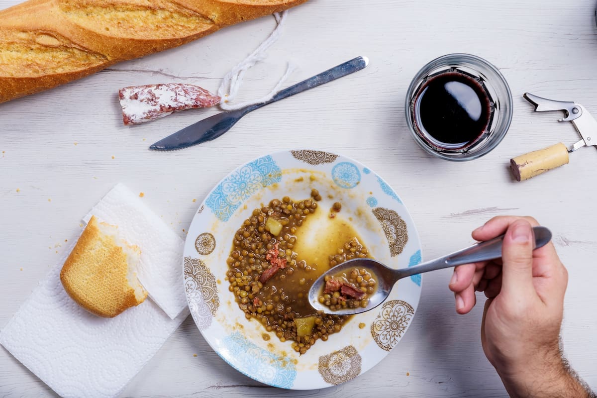 Vino y un buen guiso de lentejas