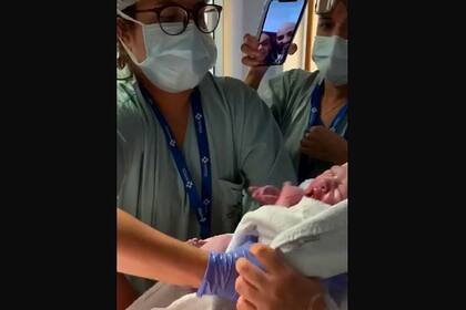 Vio nacer su bebé desde Colombia