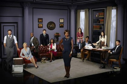 Viola Davis junto a todo el elenco de la nueva producción de Shonda Rhimes