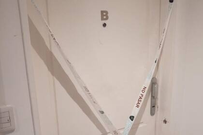 Violación de faja de clausura de una casa por infracción a la cuarentena por el coronavirus, en Llavallol al 4600, Villa del Parque