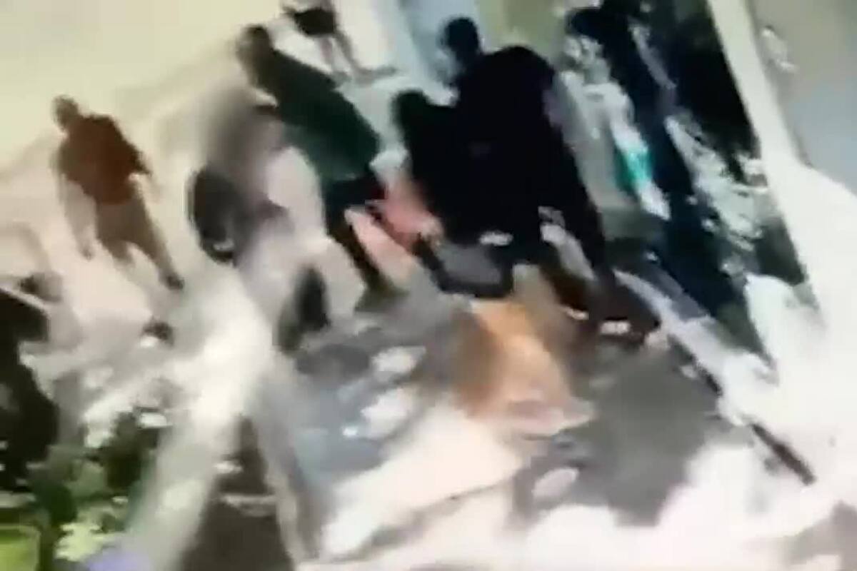 Violación grupal en Palermo: el momento en que los panaderos forcejean con la víctima