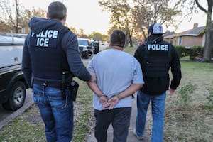 Violar las condiciones de su estatus migratorio o ser señalado por algún delito podrían ser las razones para que un ciudadano extranjero sea detenido en EE.UU.