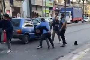 Violenta discusión entre un chofer de un colectivo y un conductor de un auto particular