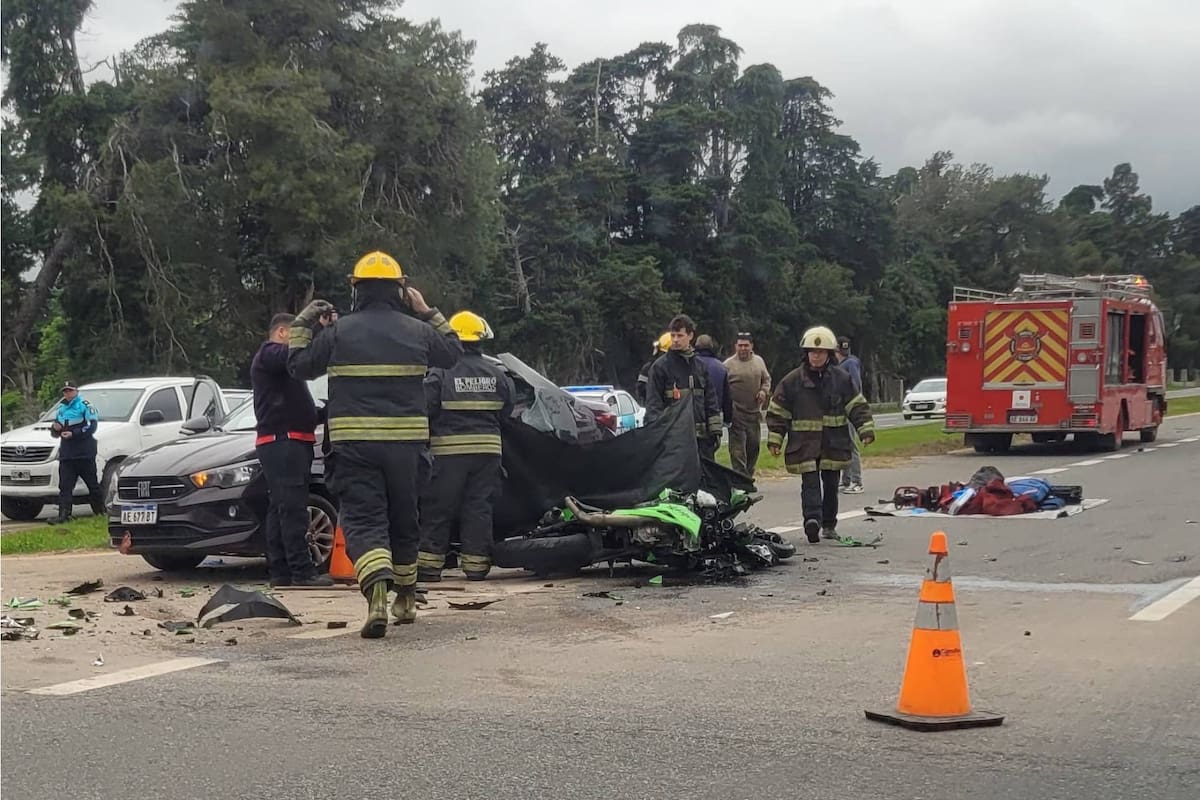 Violento accidente en la ruta 2: un policía de la Federal retirado y un motociclista murieron.
