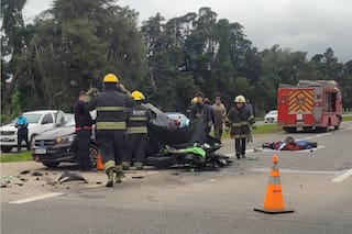 Chocaron un auto y una moto en la ruta 2: murieron dos hombres