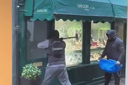 Violento asalto a una joyería en Londres