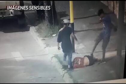 Violento ataque de dos adolescente a un malabarista en Pergamino.