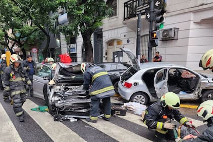 Violento choque en Alberdi y Malvinas Argentinas