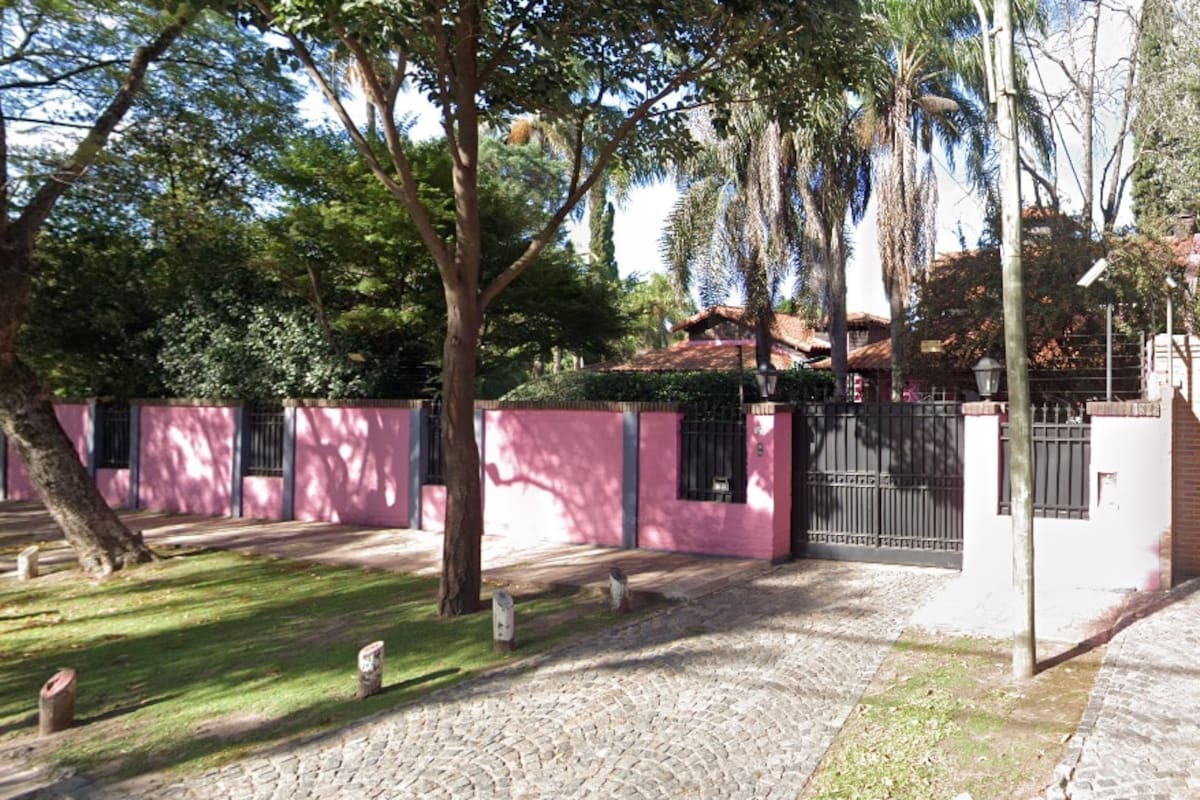 Violento robo a un exsenador en su casa en Castelar: lo desvalijaron.