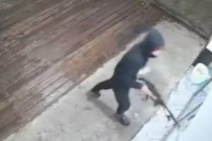 Violento robo a un kiosco en La Matanza: amenazaron a la dueña con una escopeta y le desvalijaron el local