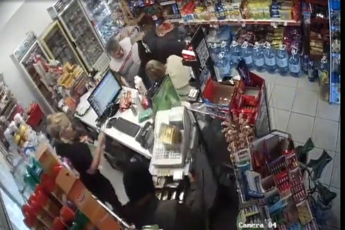 Violento robo en un autoservicio en La Plata