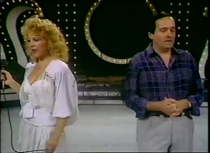 Violeta Rivas y Néstor Fabián interpretando "El día que me quieras"
