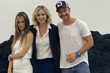 Violeta Urtizberea, Carla Peterson y Benjamín Vicuña, felices en un gran evento de fin de año