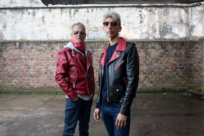 Mario Serra, exbaterista de Virus y Federico Moura: empezaron haciendo los clásicos de la banda de los 80 y ya tienen un disco con temas propios