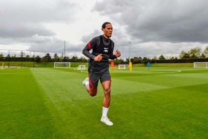 Virgil Van Dijk prepara su vuelta, después de una larga lesión