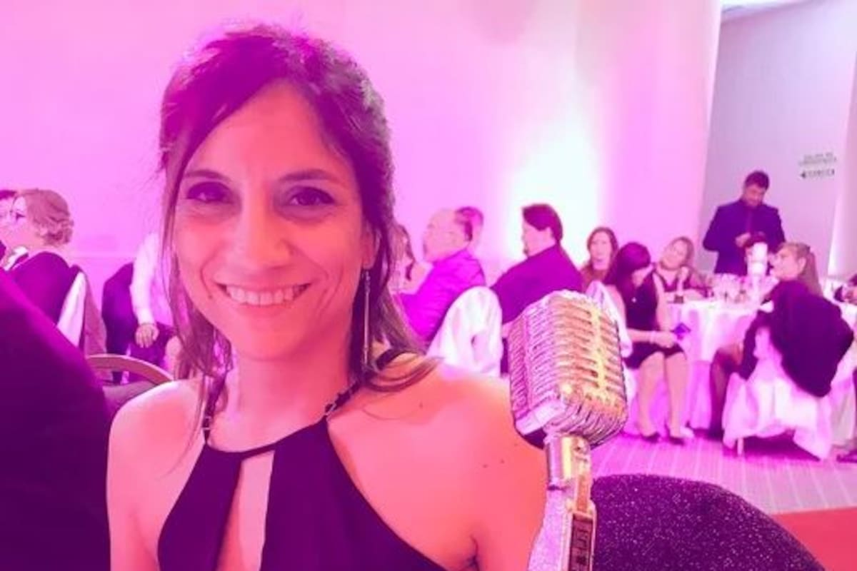 Virginia conducía el programa de radio Nos sobran los Motivos
