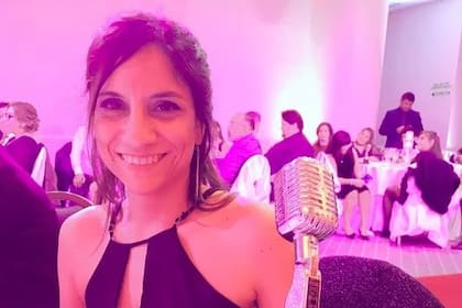 Virginia conducía el programa de radio Nos sobran los Motivos