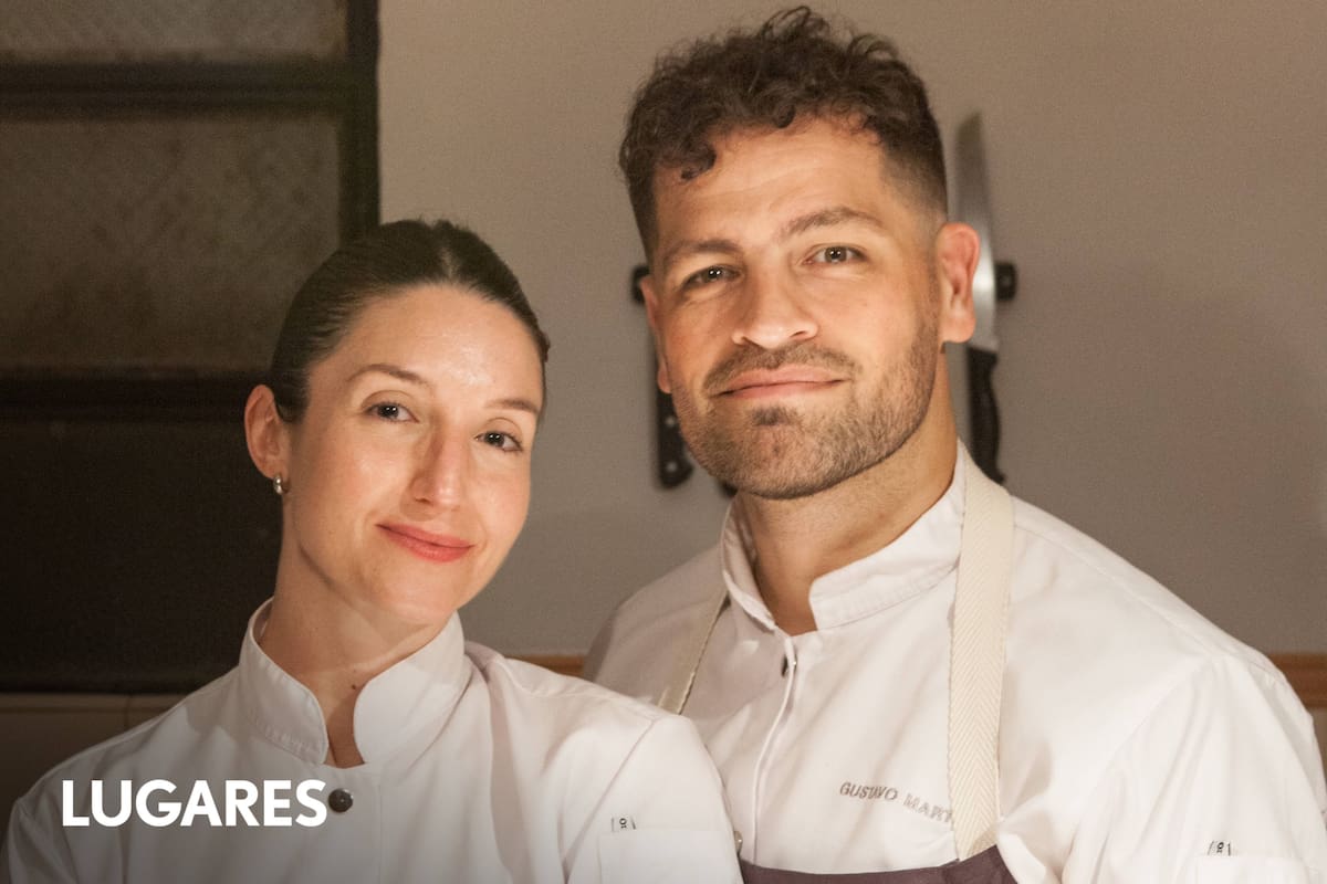 Virginia y Gustavo reciben y atienden comensales en Hambriento.