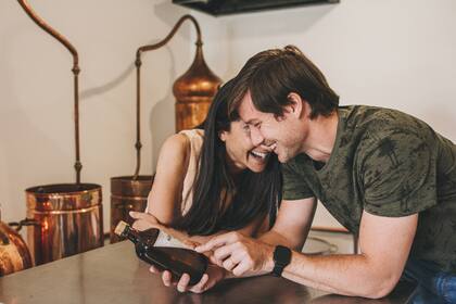 Virginia Sahade y Gian Della Vedova regresaron de Suiza para fabricar gin.