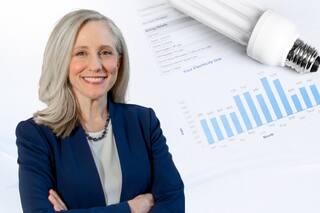 Spanberger firma una nueva ley que busca un descuento en la factura de electricidad