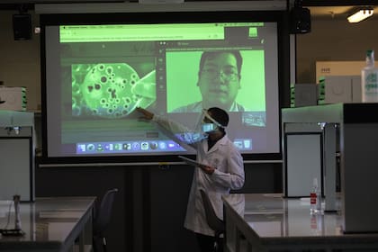 Virtualidad y presencialidad convivirán en los planes de estudio de la UADE para 2021