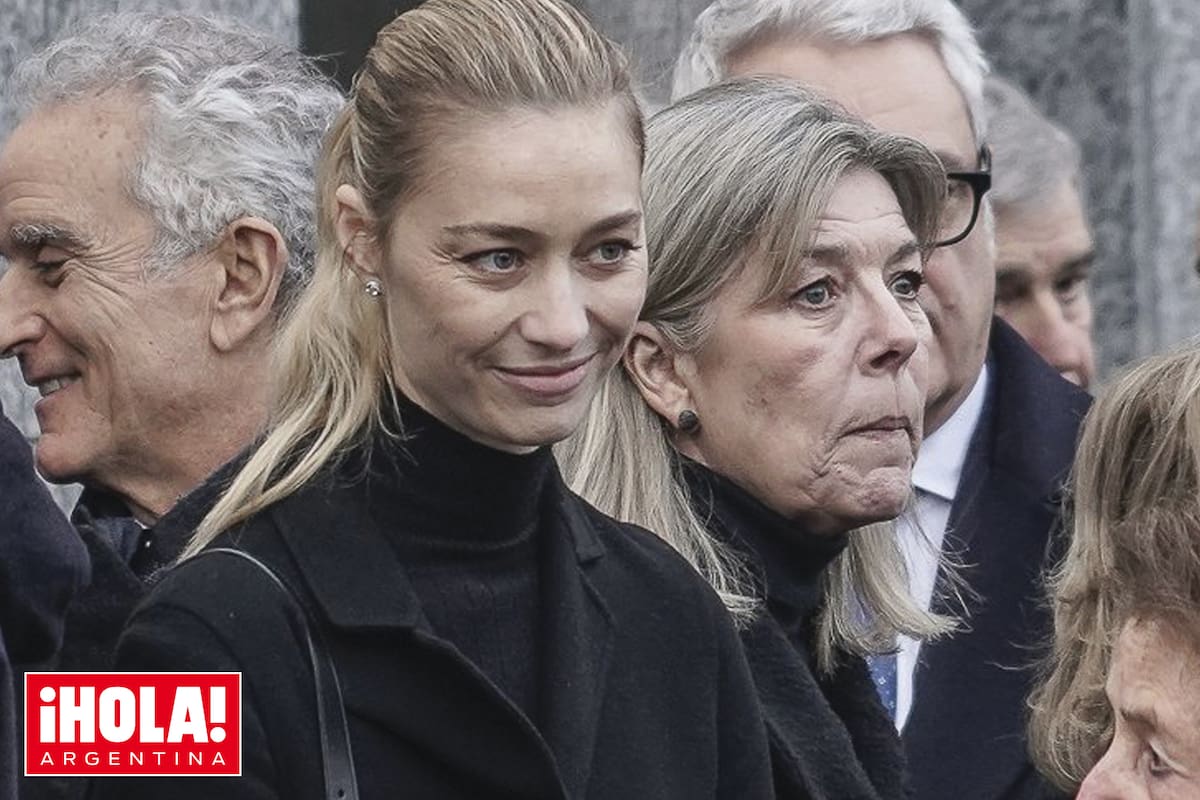 Visiblemente conmovida junto a su nuera, Beatrice Borromeo.