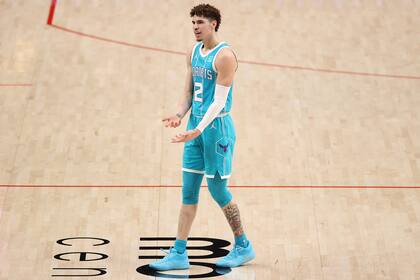 Visión de juego, pases y anotación son las virtudes del juego de LaMelo Ball, al servicio de Charlotte Hornets; en su primera temporada el base está promediando 15,8 puntos, 6 rebotes y 6,3 asistencias.