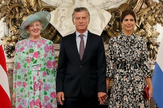 Las fotos del viaje de la reina Margarita de Dinamarca y su hijo a la Argentina